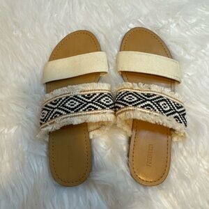 Forever 21 tan sandal size 6.5